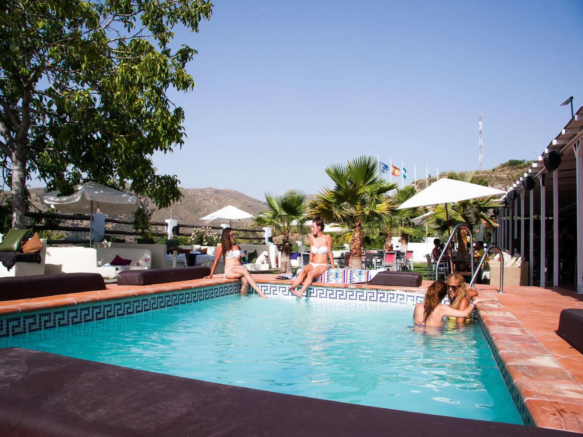 Fuente Del Lobo Glamping & Bungalows - Adults Only Pinos Genil Exterior foto